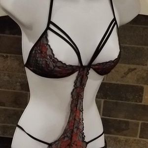1-Strappy Lace Teddy Black/Red